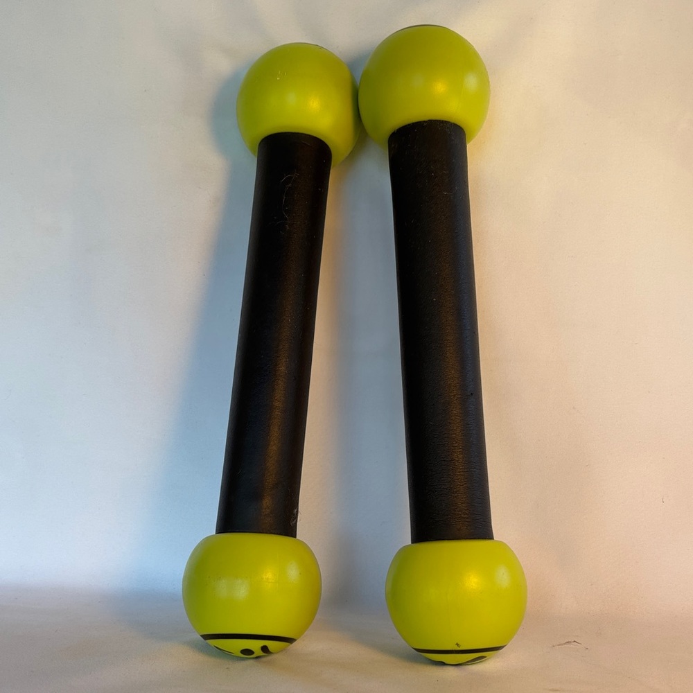 ZUMBA FITNESS EXHILARATE BODY SHAPING SYSTEM DVDs AND STICKS/MARACAS - Picture 9 of 14